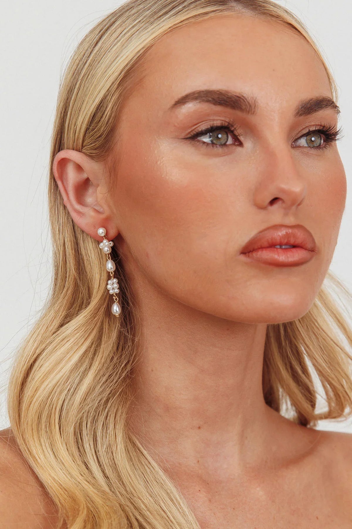 Simone Dangle Earrings Pearl