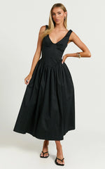 Beckett Midi Dress Scoop Neck Drop V Waist Gathered Skirt Dress in Black